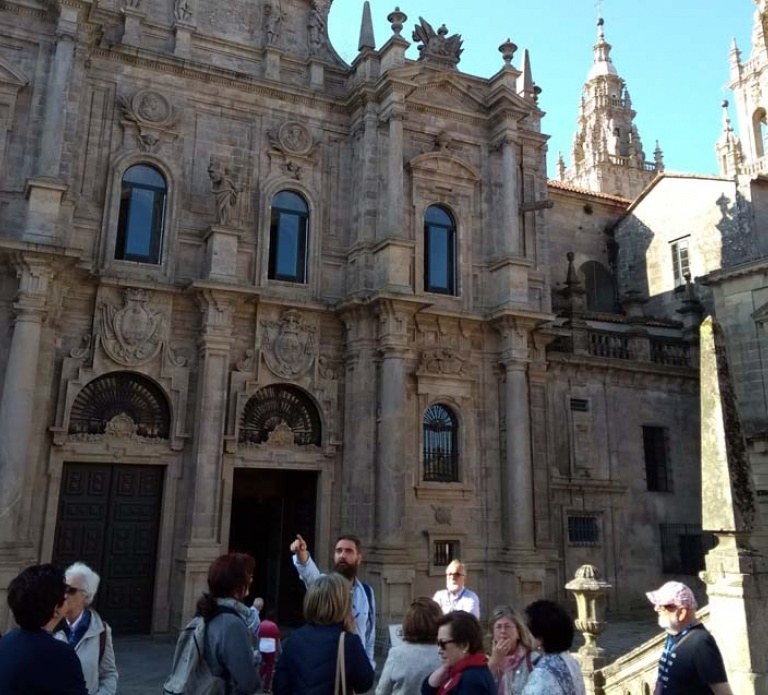 Detalle de uno de los recorridos de de Cultur Viajes por Santiago de Compostela